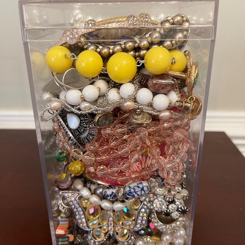 Vintage-Modern jewelry jar.#AB 32